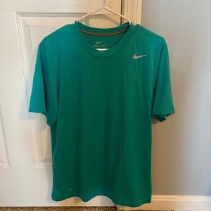 Like new Nike DriFit shirt medium
